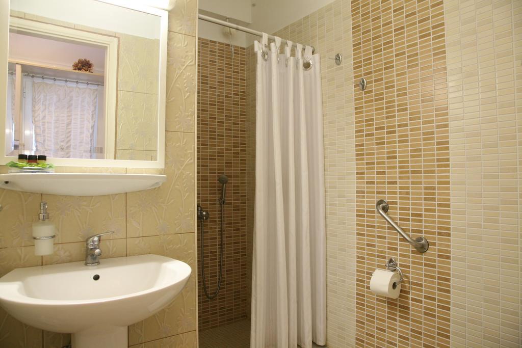 Aigli Apartments Néa Ankhíalos Exteriör bild