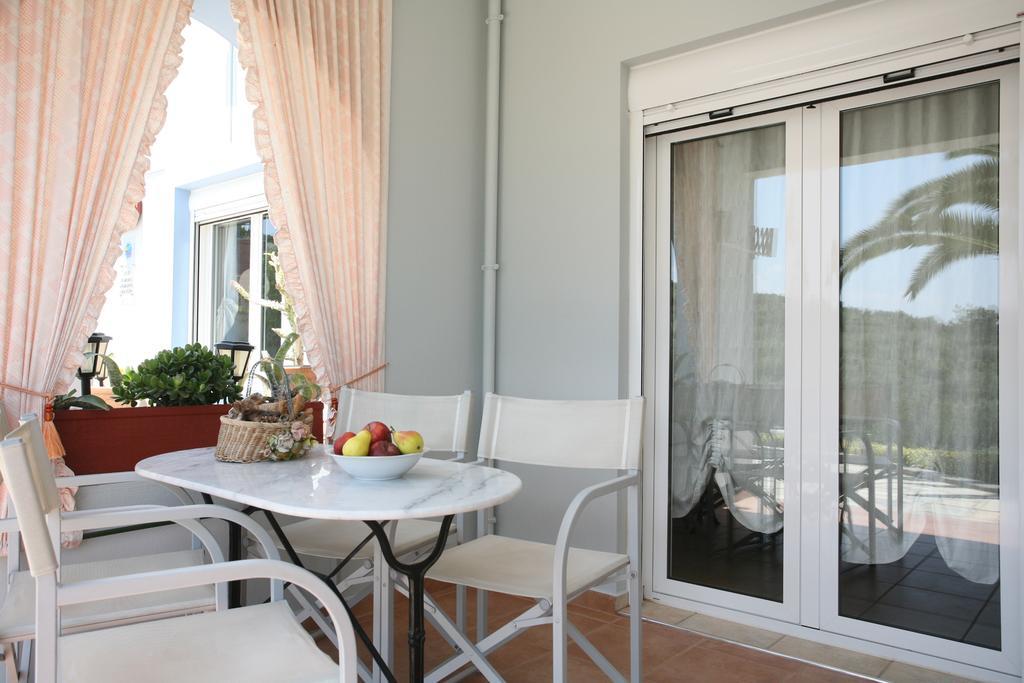 Aigli Apartments Néa Ankhíalos Exteriör bild