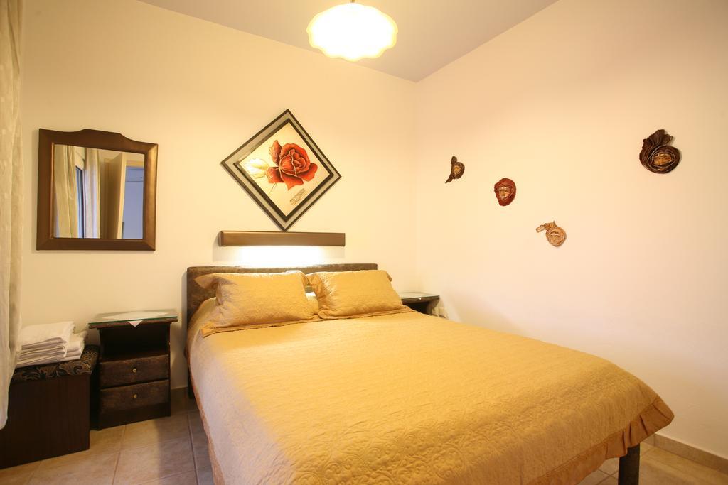 Aigli Apartments Néa Ankhíalos Exteriör bild