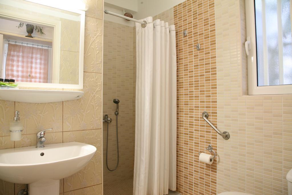 Aigli Apartments Néa Ankhíalos Exteriör bild