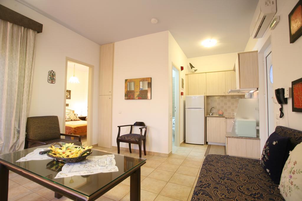 Aigli Apartments Néa Ankhíalos Exteriör bild