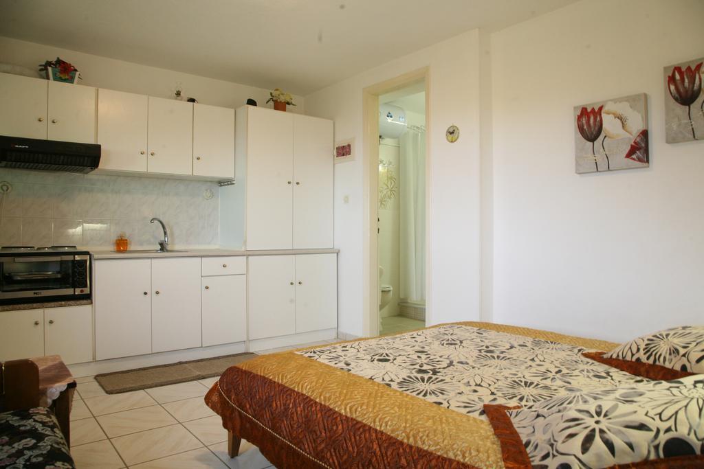 Aigli Apartments Néa Ankhíalos Exteriör bild