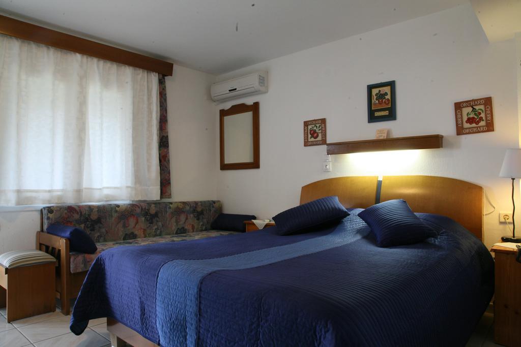 Aigli Apartments Néa Ankhíalos Exteriör bild